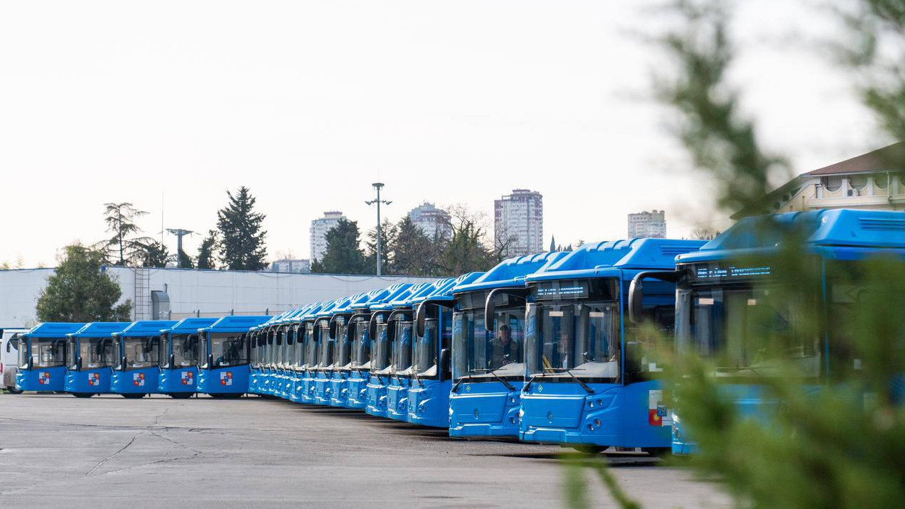 Парк общественного транспорта Сочи пополнили 26 автобусов на метане —  Деловая Газета.Юг