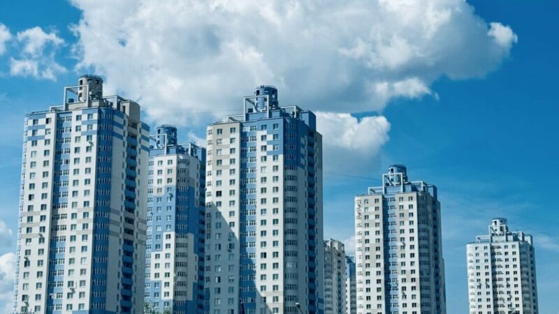 Число сделок по новостройкам в Сочи за год снизилось на 23,5%