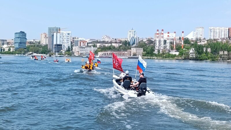 По реке Дон в Ростове впервые прошел водный парад в День Победы