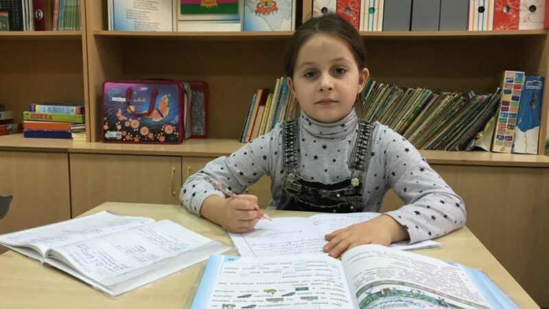 «Русфонд» собирает средства на слуховые аппараты для Лизы Изотовой